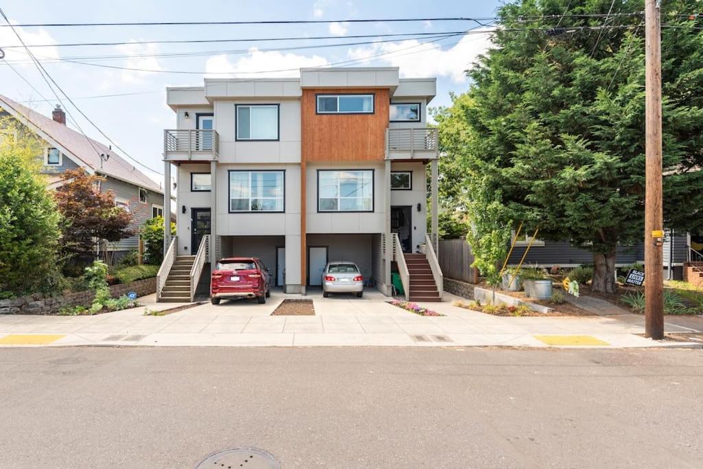 Comfy Family Home, Walkable Neighborhood + Patio! Portland Exterior photo